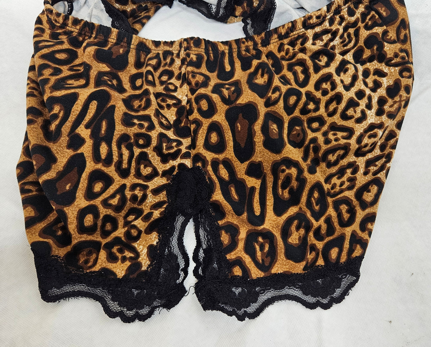 Size M Leopard Print & Lace Shorts